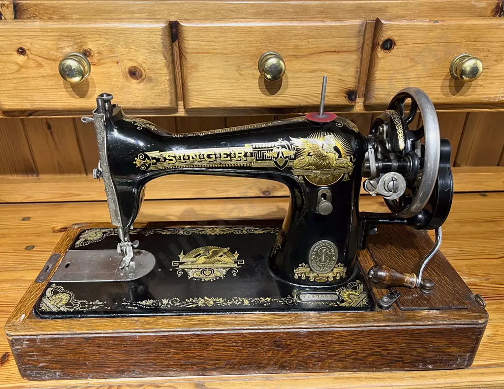 Oak Cased Singer Sewing Machine Image 1++