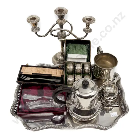 Quantity S/Plate on Tray incl Boxed Napkin Rings