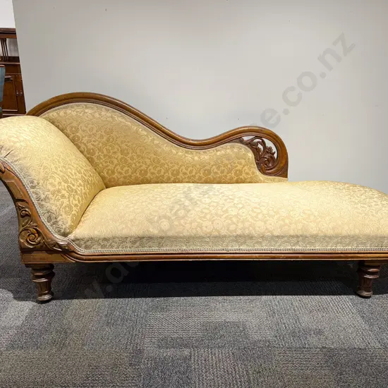 Vict Walnut Framed Chaise Longue