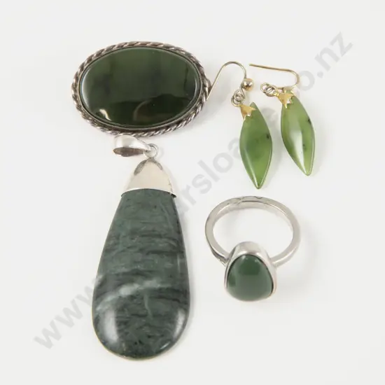 S/S Framed Oval Panel Greenstone Brooch