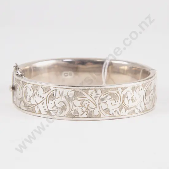 S/S Half Engraved Snap Bangle