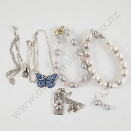Small Collection of Sterling Silver and Fresh Water Pearl Jewellery