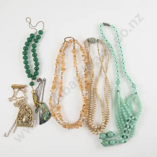 Small Collection of Costume Jewellery