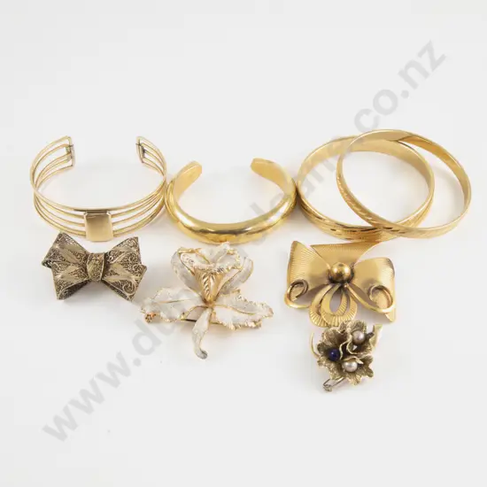 Collection of Assorted Vintage Costume Jewellery