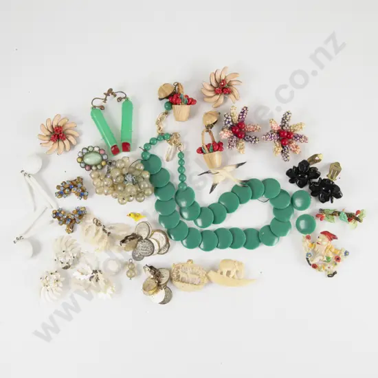 Collection of Mid C20th Costume Jewellery