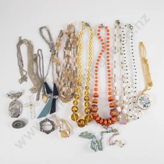 Collection of Assorted Sterling Silver and Mid C20th Costume Jewellery