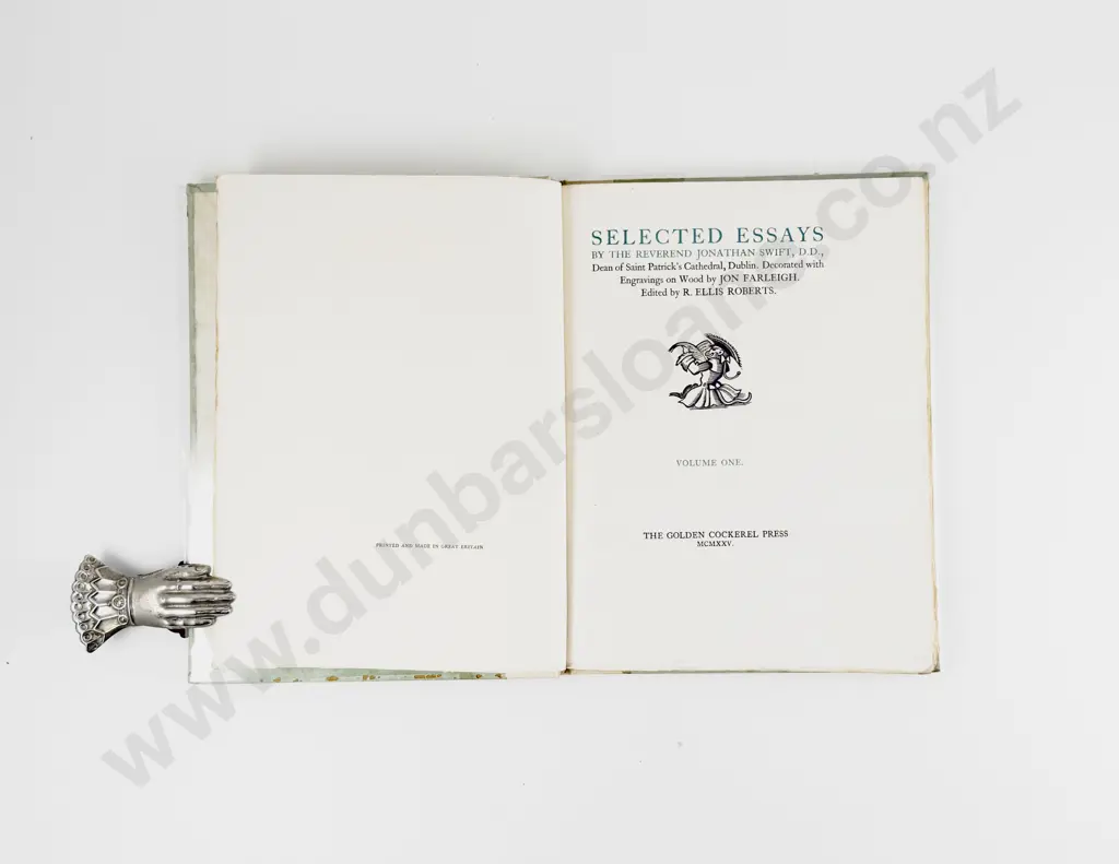 Swift The Reverend Jonathan - Selected Essays Image 1++