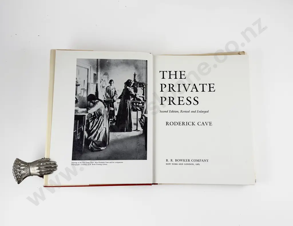 Cave Roderick - The Private Press Image 1++