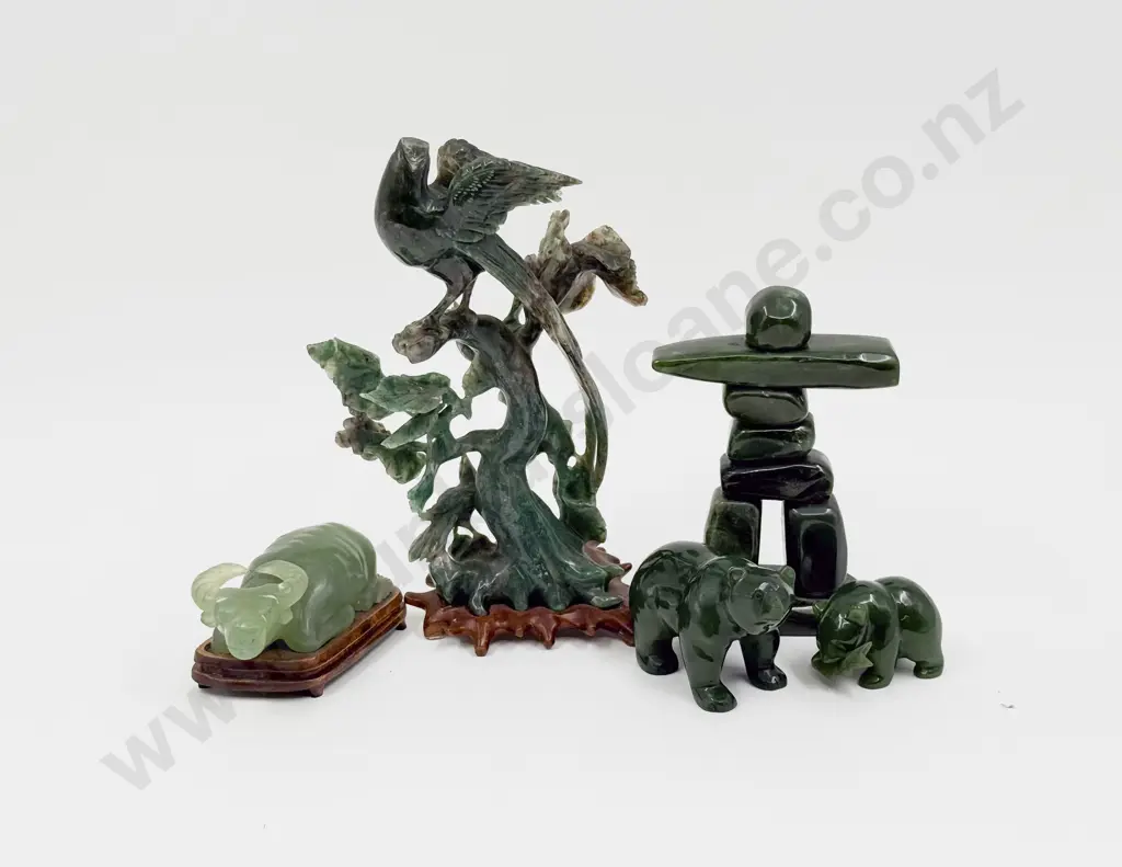 Small Quantity of Jade & Jade Style Ornaments Image 1++