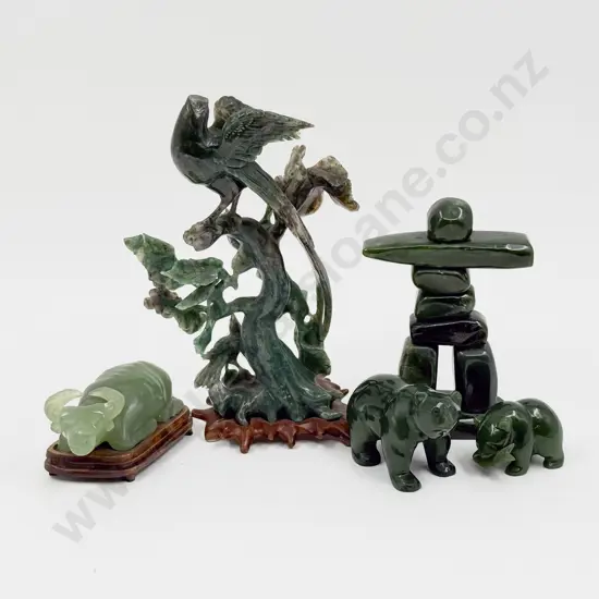 Small Quantity of Jade & Jade Style Ornaments