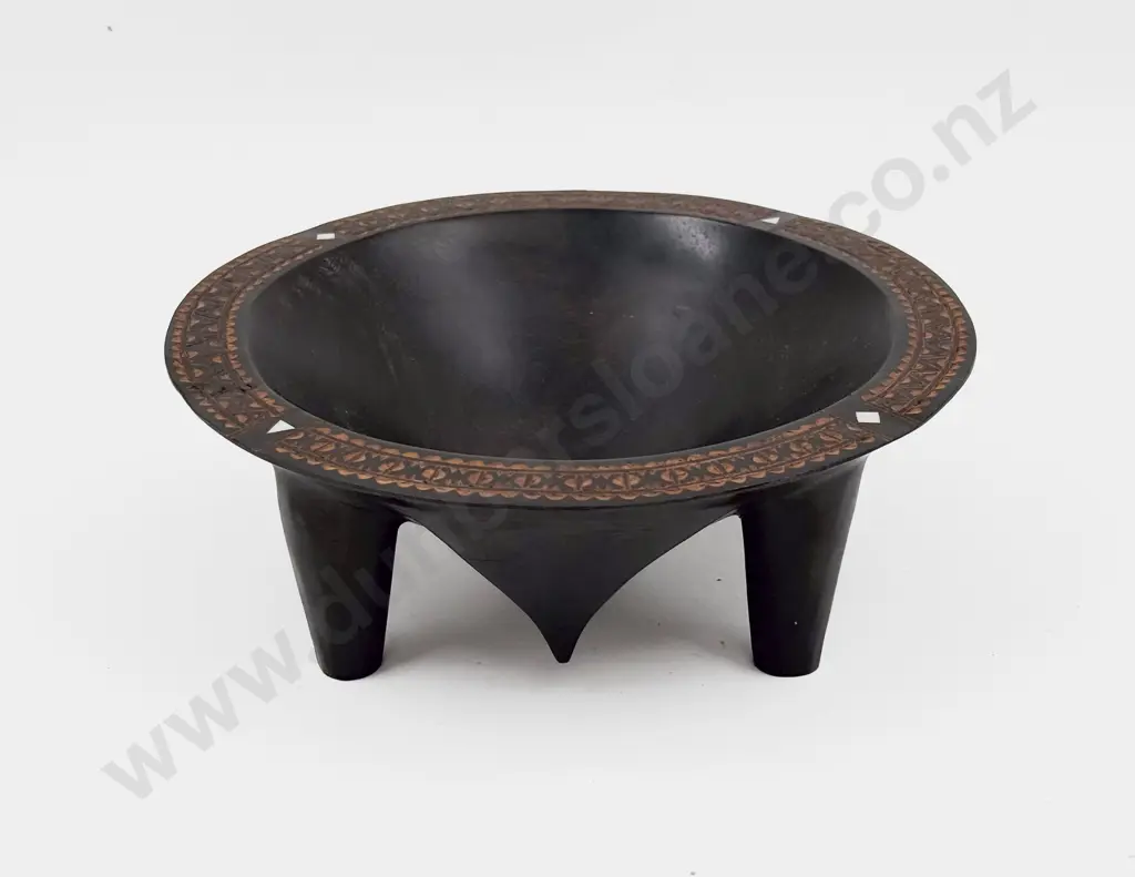 Small Hardwood Carved Ceremonial Kava Bowl Image 1++