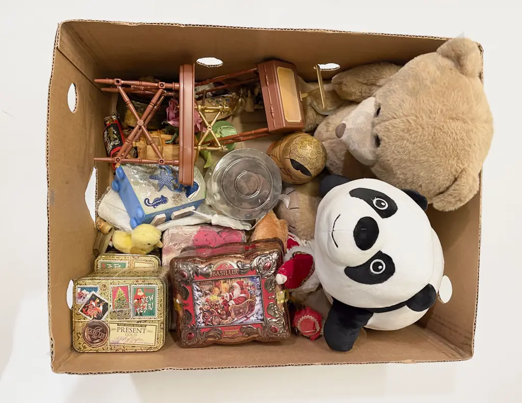 Box of Assorted Soft Toys & Decorative Home Wares Image 1++