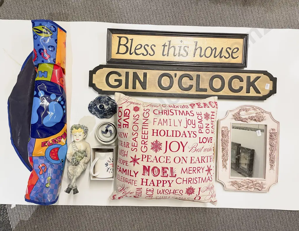 Box Quantity of Assorted Decorative Home Wares Image 1++