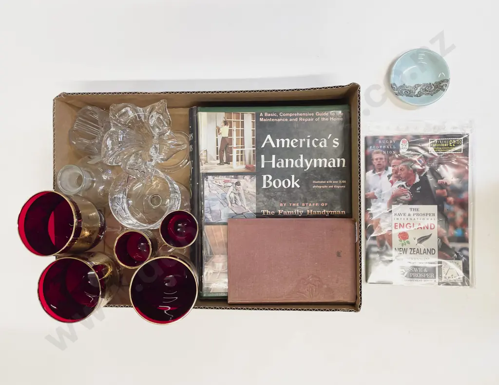 Box of Assorted Glass Ware etc Image 1++