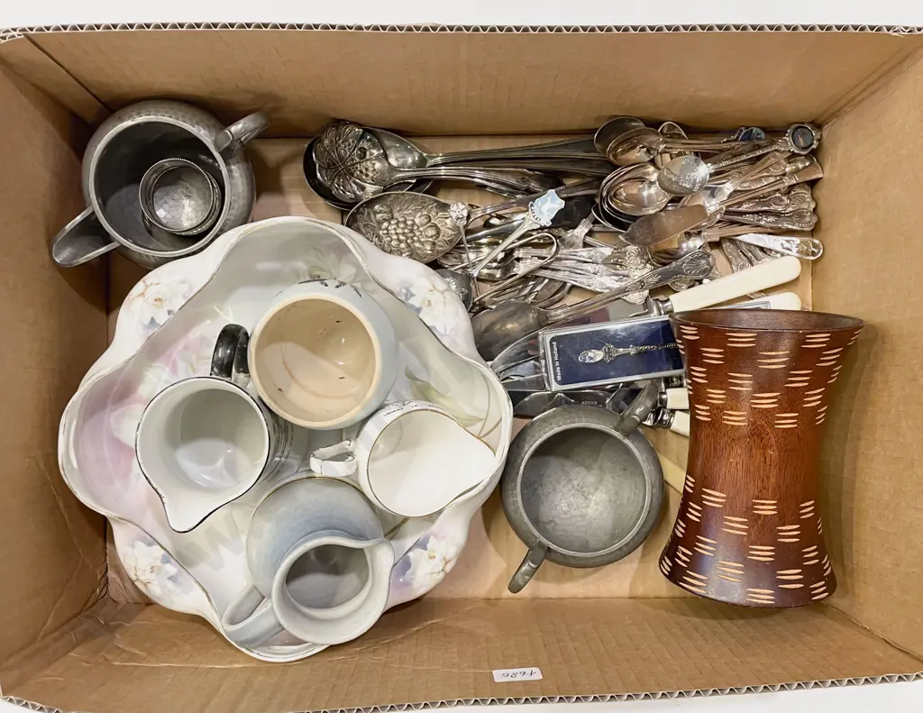 Box Quantity of Assorted China & S/P Cutlery Image 1++