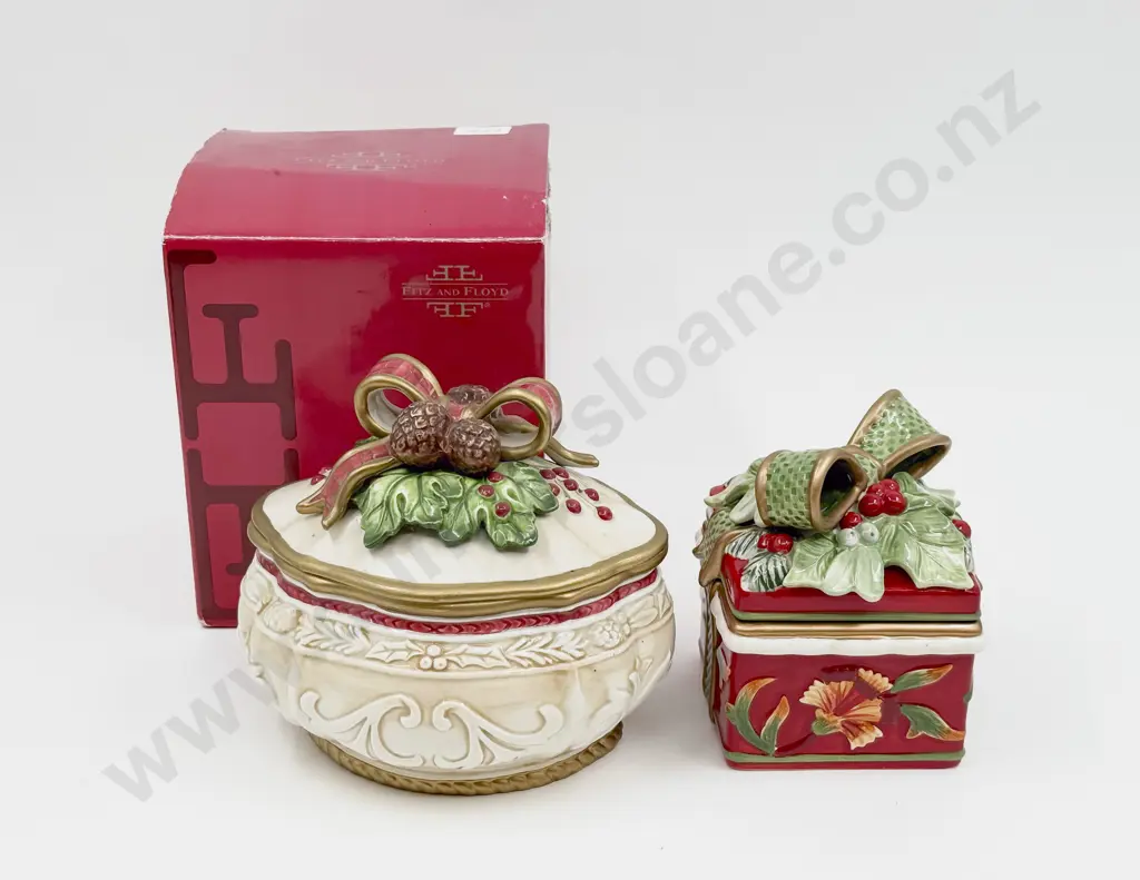 Two Pieces of Fitz & Floyd Christmas Themed Ceramics Image 1++