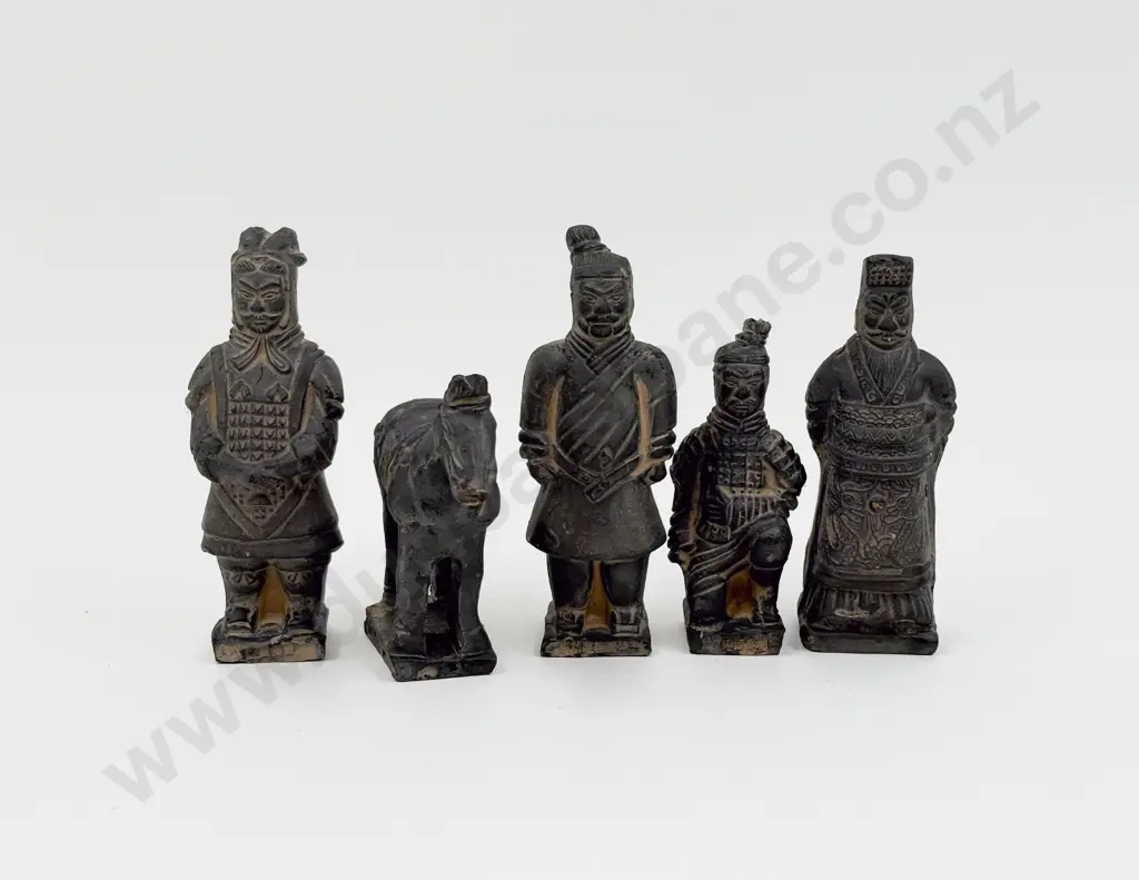 Boxed Set of Commemorative Terracotta Qin Dynasty Figures Image 1++