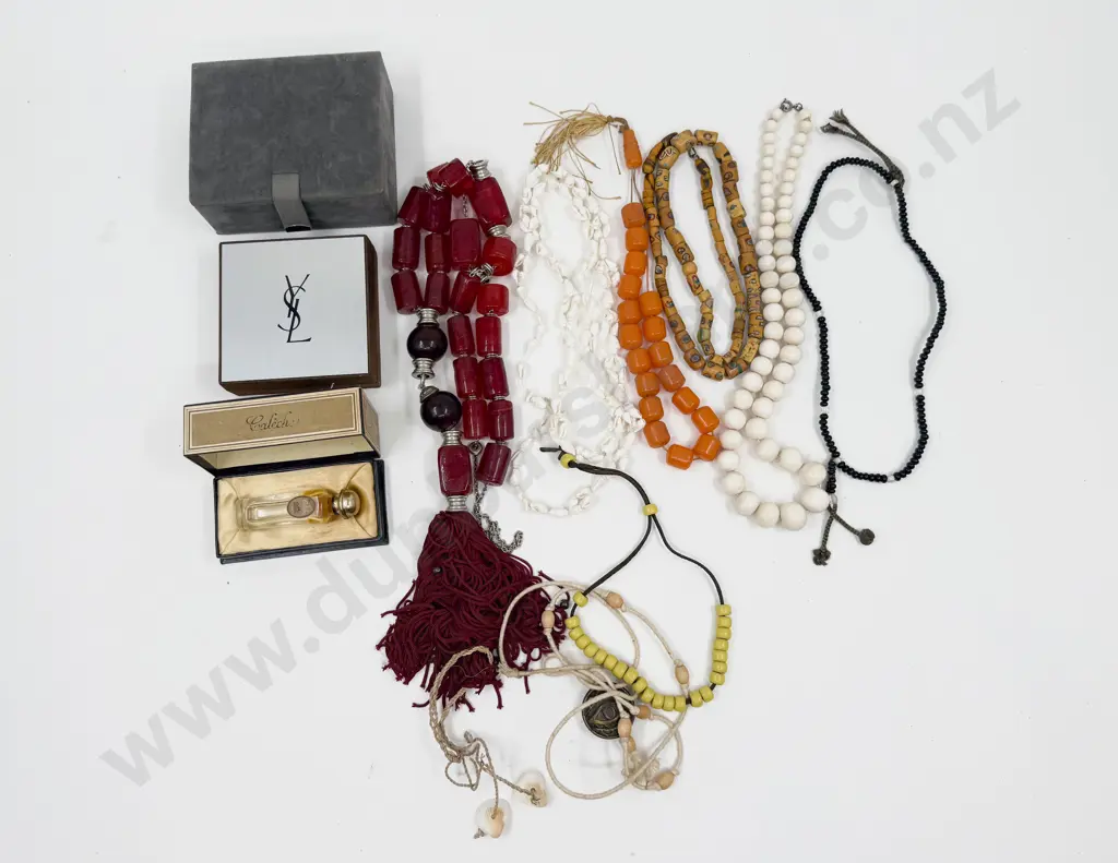 Quantity of Assorted Costume Jewellery etc Image 1++