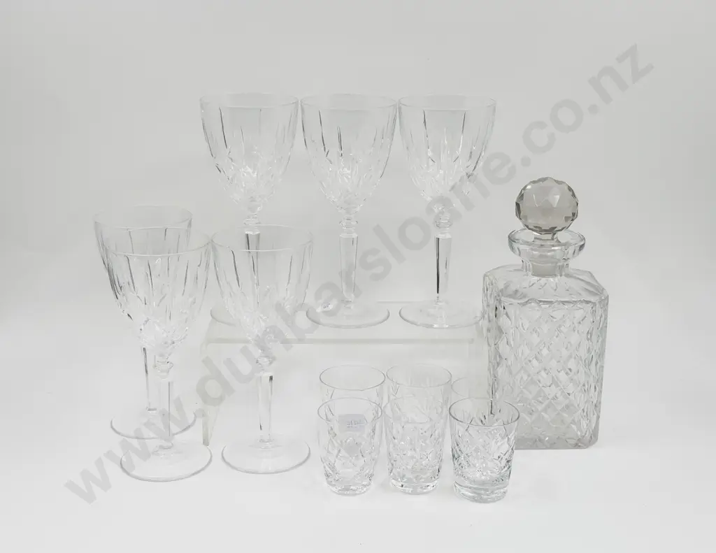 Small Quantity of Assorted Crystal & Glass Ware Image 1++