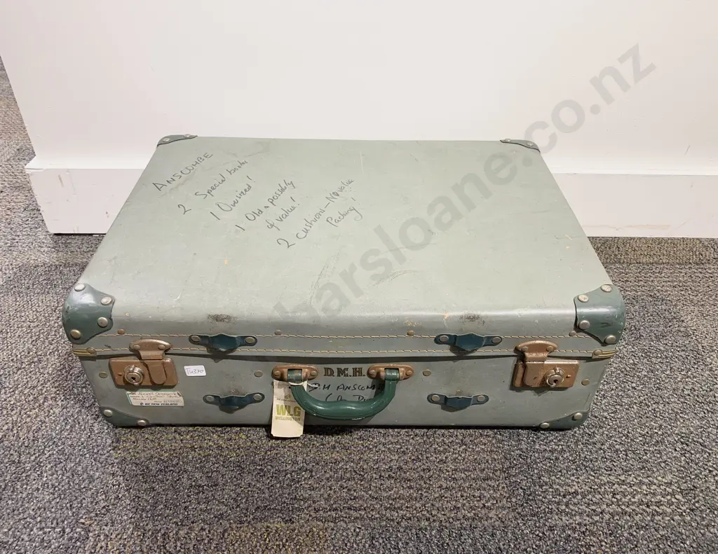 Vintage Slide Projector together with Tripod & Slide Case Image 1++