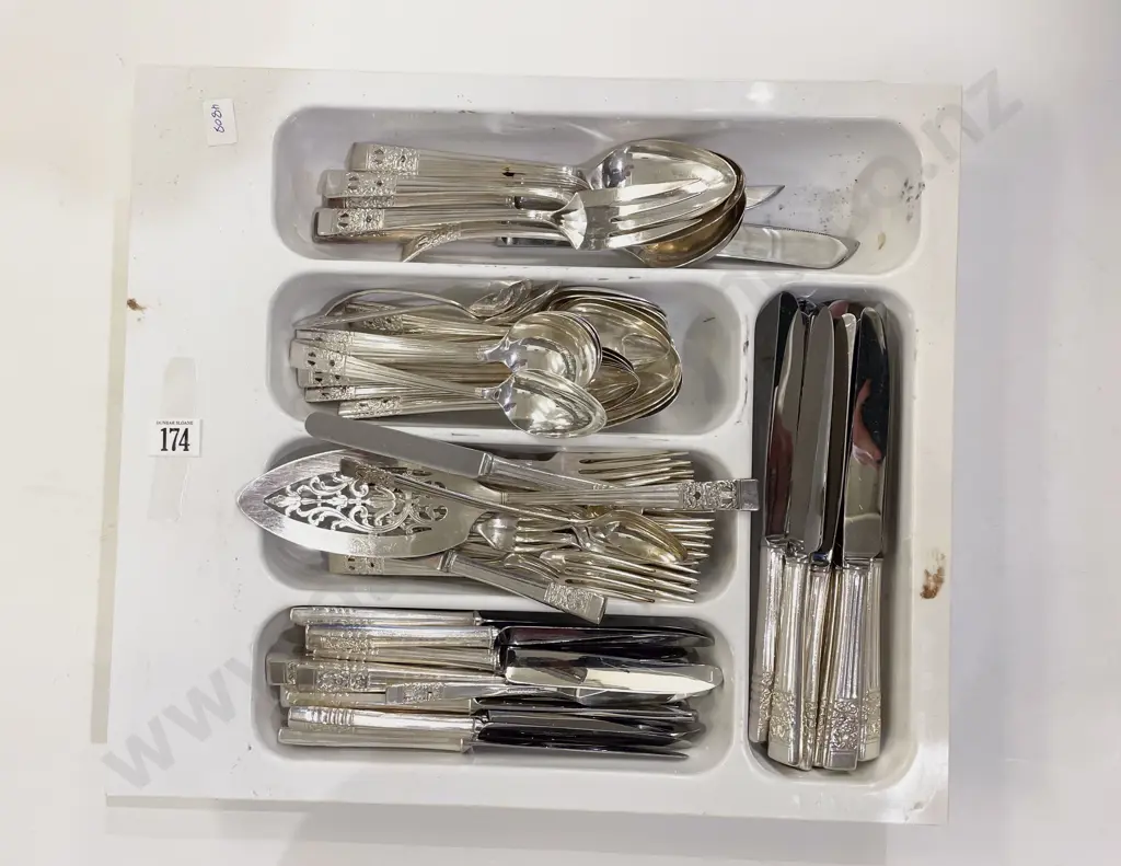 Quantity of Assorted S/P Cutlery Image 1++