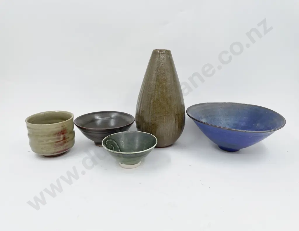 Small Box Quantity of Assorted Pottery Image 1++