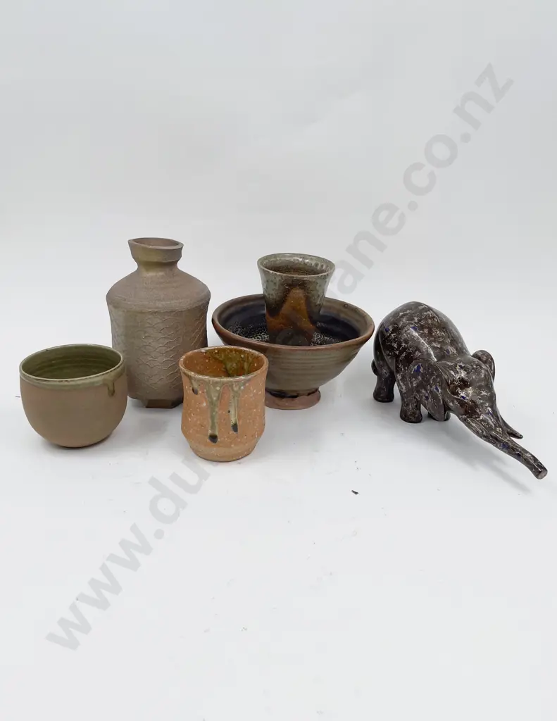 Small Box Quantity of Assorted Pottery Image 1++