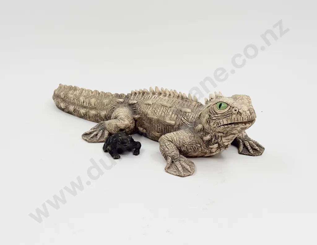 Vinny Thompson Pottery Tuatara & Other Image 1++