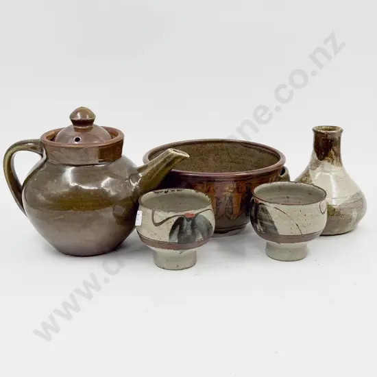 Small Quantity of Assorted Pottery