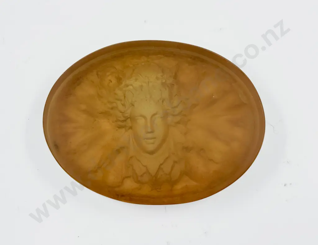 Figural Glass Paperweight Image 1++