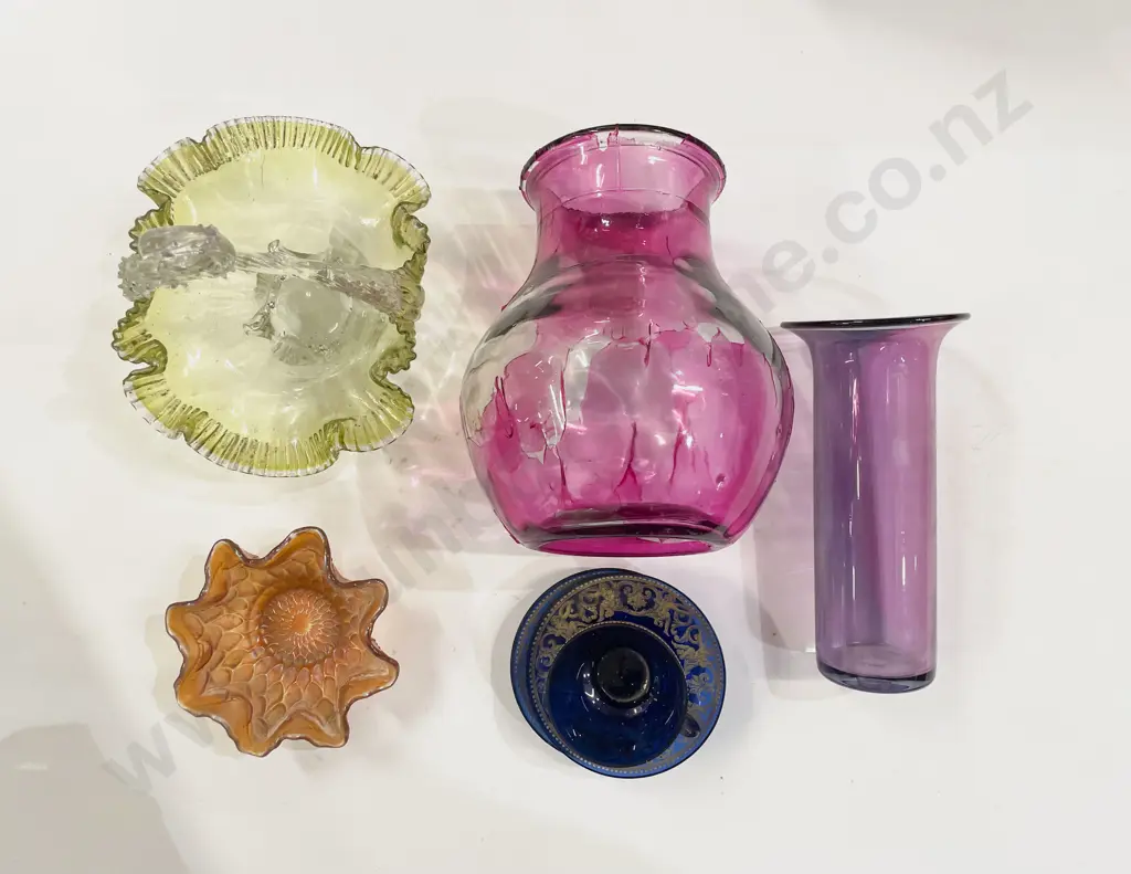 Box of Assorted Art Glass Image 1++