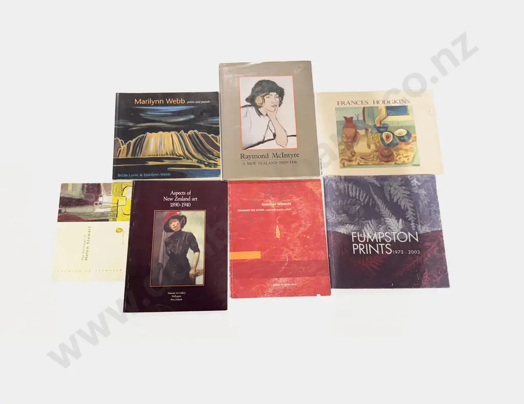 Quantity of Assorted NZ Art Reference Books Image 1++