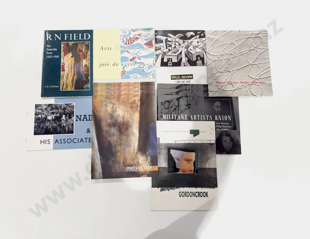 Quantity of Assorted NZ Art Booklets Image 1++