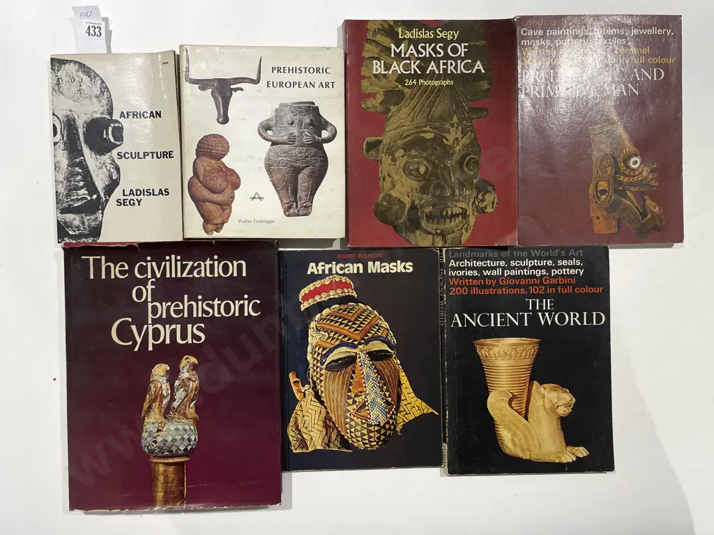 Quantity of Assorted Books incl African Sculpture & Prehistoric European Art Image 1++