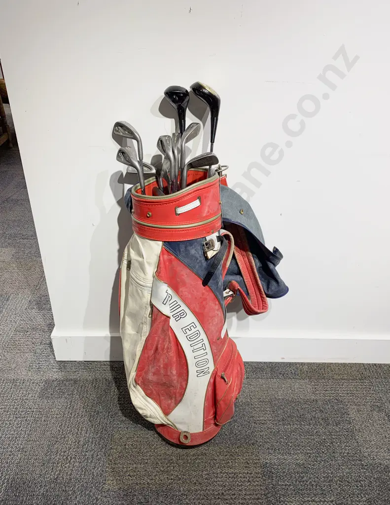 Vintage Golf Clubs & Bag Image 1++
