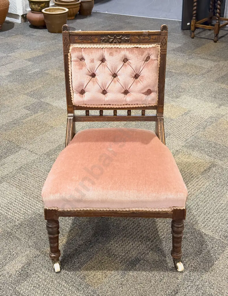 Button Back Nursing Chair Image 1++