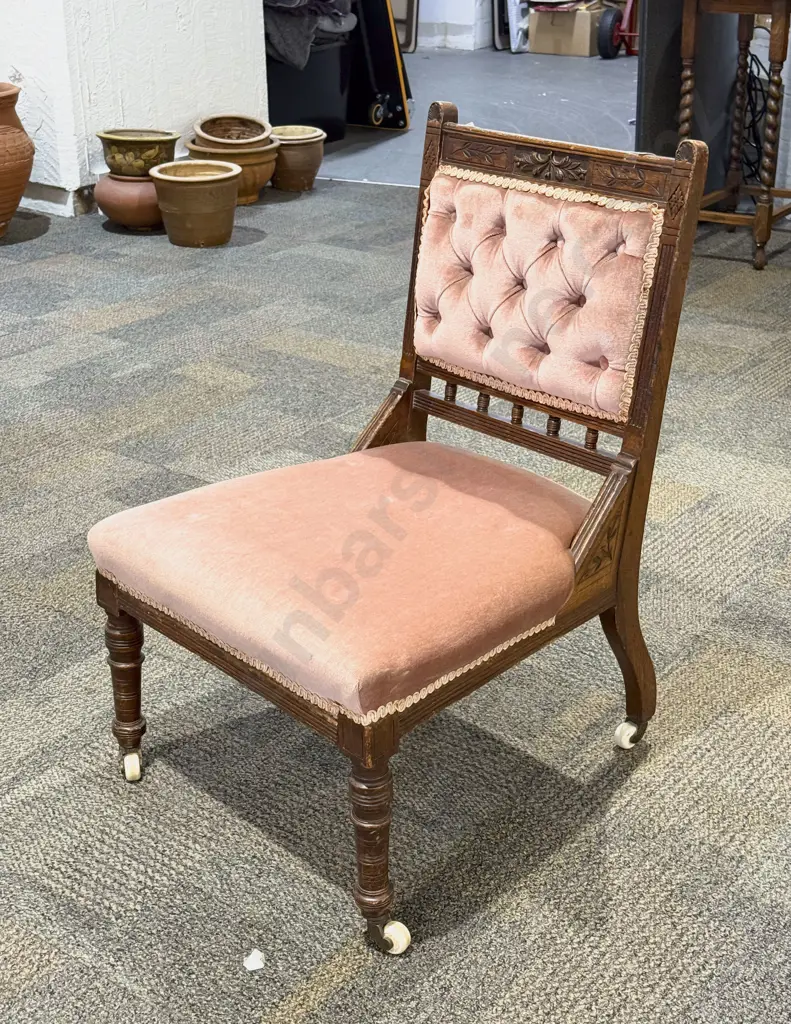 Button Back Nursing Chair Image 1++