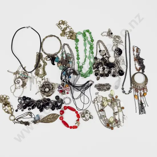 Collection of Assorted Costume Jewellery