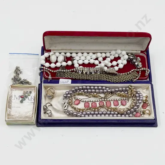 Quantity of Assorted Costume Jewellery