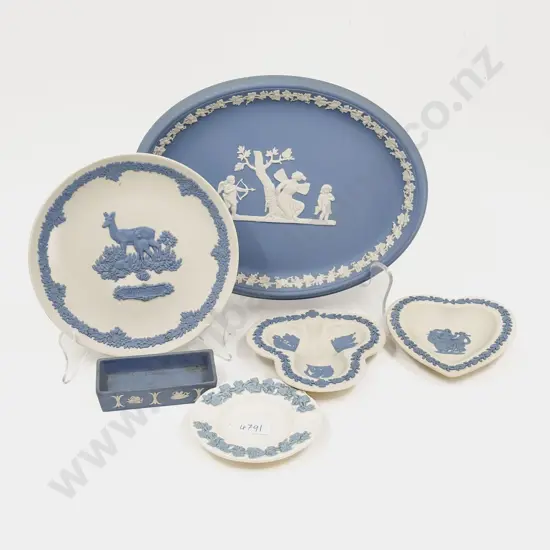 Quantity of Assorted Boxed Wedgwood Dishes & Plates