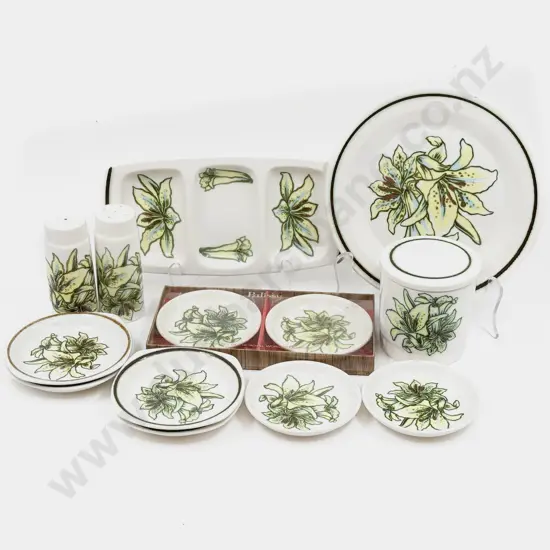Quantity of Palissy The Royal Worcester Group Tableware