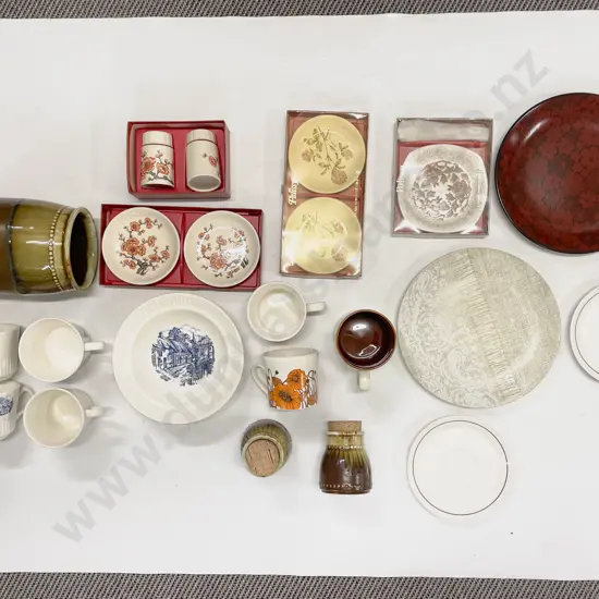 Box Quantity of Assorted China & Pottery incl Crown Lynn
