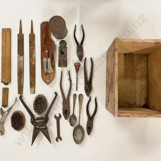 Small Quantity of Assorted Vintage Tools & Measuring Implements