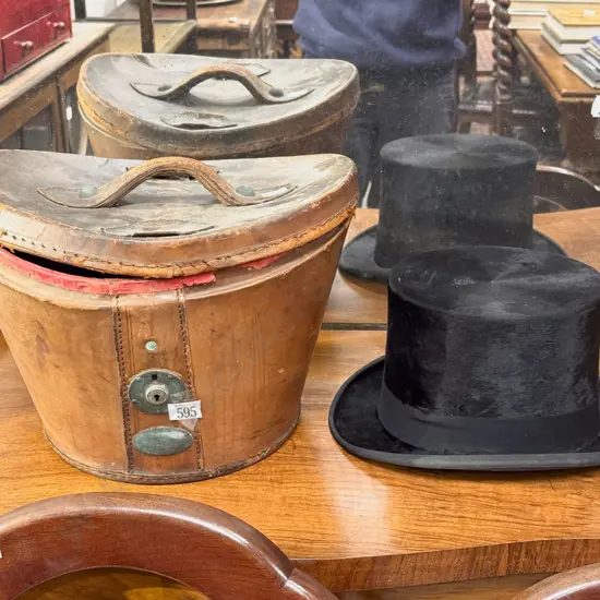 Vict Top Hat in Original Leather Box