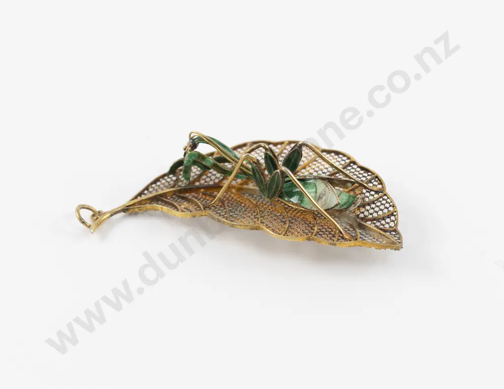18ct and Enamel Praying Mantis on Leaf Pendant Brooch Image 1++