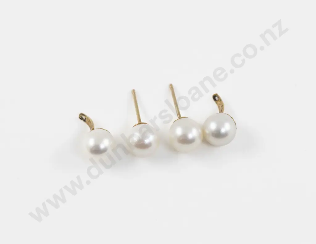 Pair 9ct Cultured Pearl Stud Earrings Image 1++