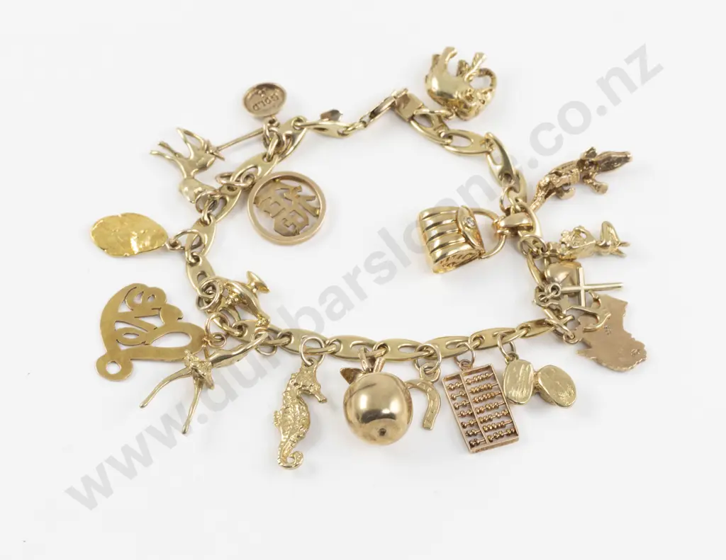 18ct Fancy Link Charm Bracelet Image 1++