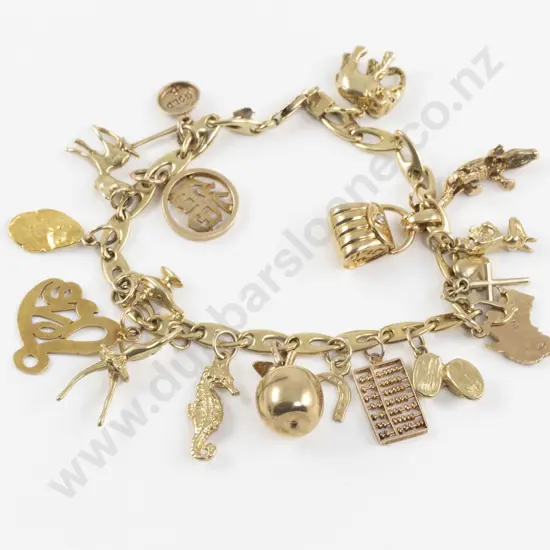 18ct Fancy Link Charm Bracelet