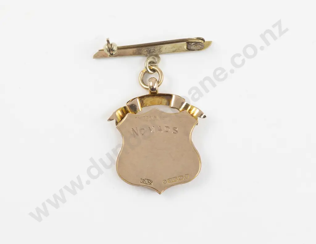 9ct Engraved Shield Brooch Image 1++
