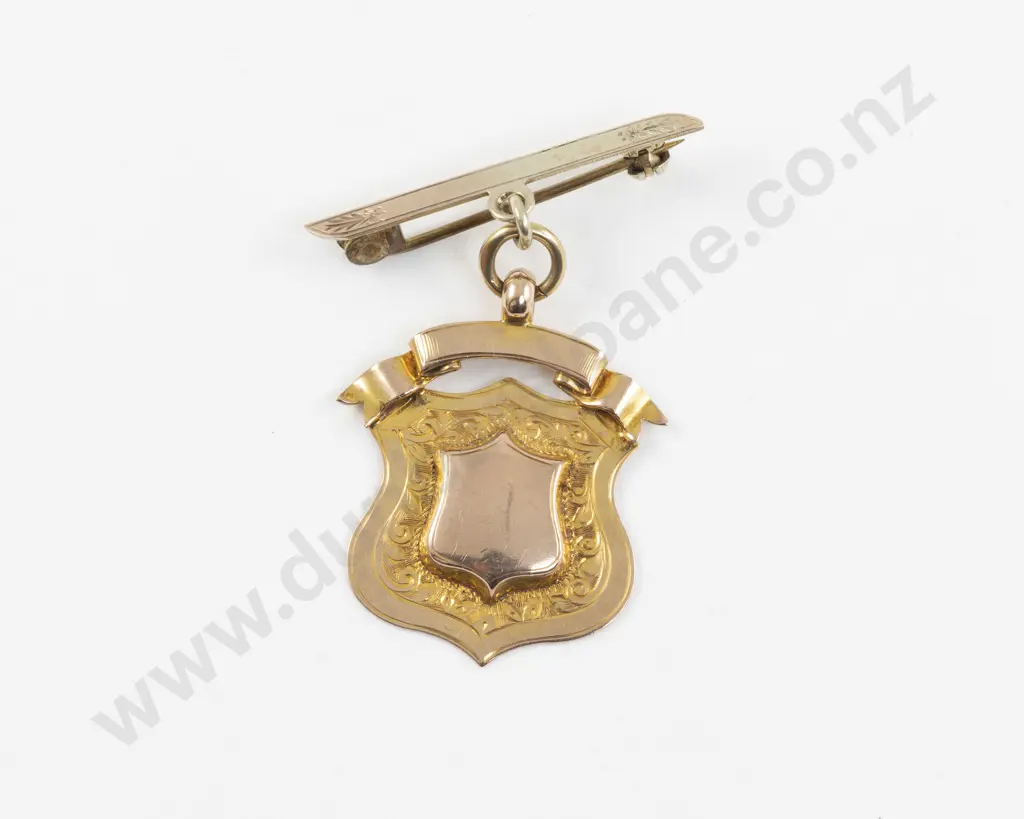 9ct Engraved Shield Brooch Image 1++